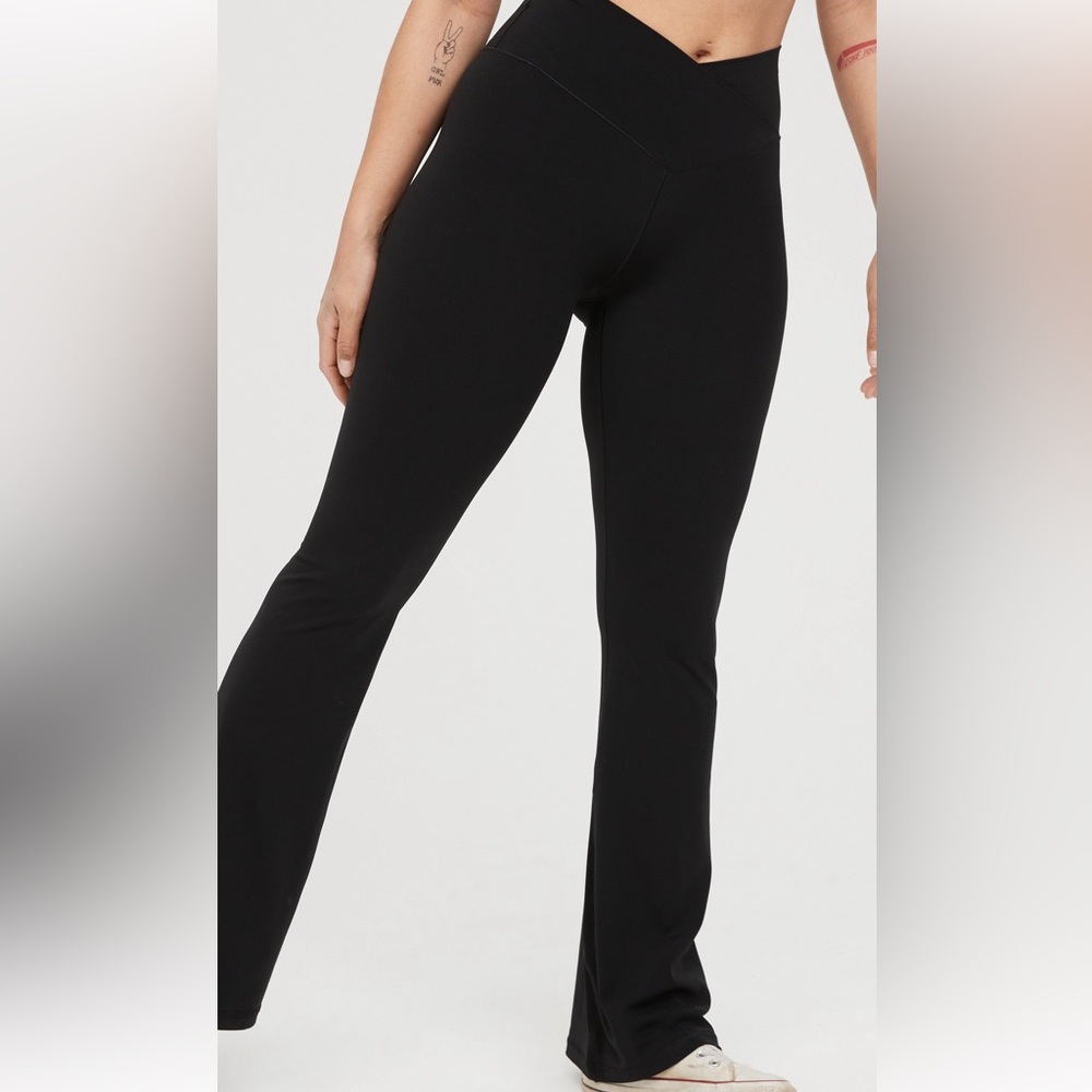 Arie OFFLINE high waisted crossover flare leggings